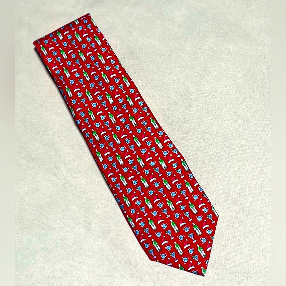 Vineyard Vines Men’s Christmas Tie Dark Red Santa Hats Cocktail Preppy Gift NWT